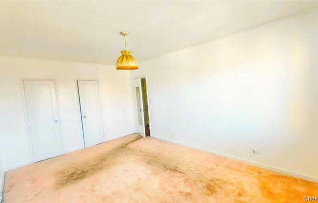 2 beds, 1 bath, 2,332 sqft, $3,000