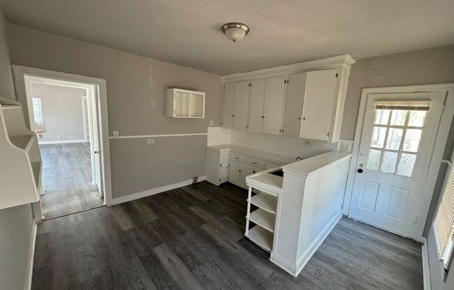 1142 Lyle St