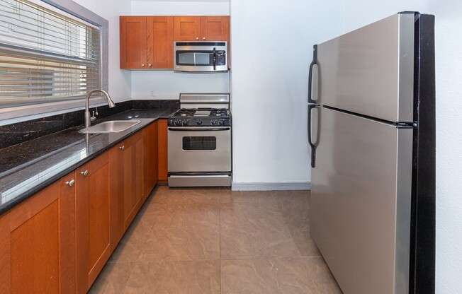 Beautiful 1b Apartment Located in Downtown LBC - All utilities included !!!!