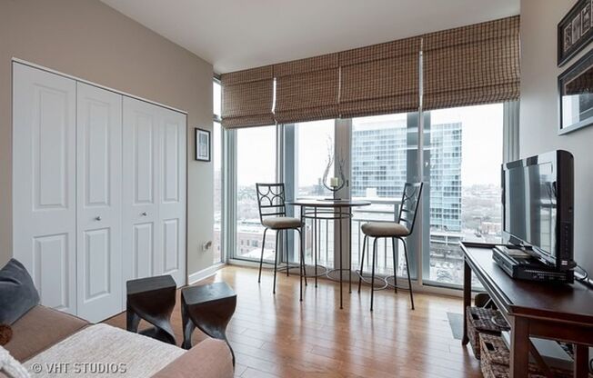 Southloop 2b2b comfortable living!
