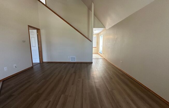 UNIQUE 3 Bedroom 2 Bathroom Home In Moore