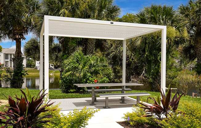 Dominium_Lucille_Tables 2.jpg