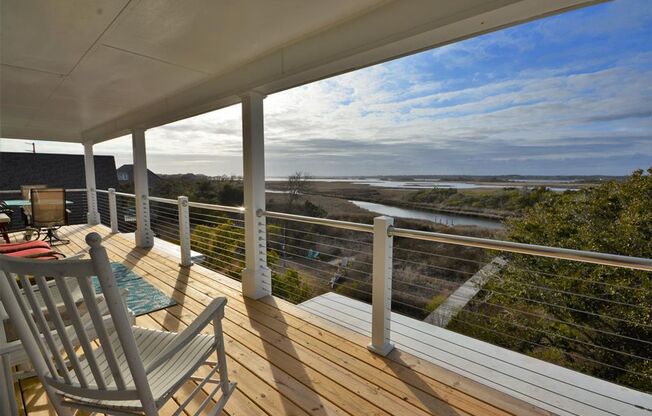 Sound Front 4 Bedroom Home-Gorgeous Views!  *OFF-SEASON RENTAL*