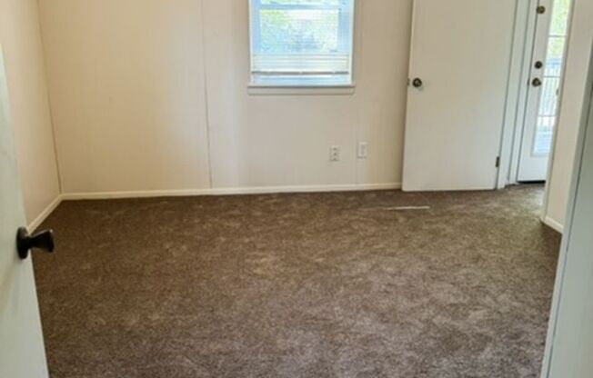 3 beds, 1 bath, $1,250