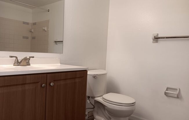 2 beds, 1 bath, $1,500, Unit # 5