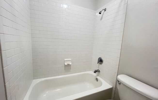 2 beds, 1 bath, 875 sqft, $1,430, Unit OCR-245