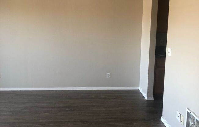 2 beds, 1 bath, 1,000 sqft, $1,325, Unit 1423 E. Dakota Ave Unit A