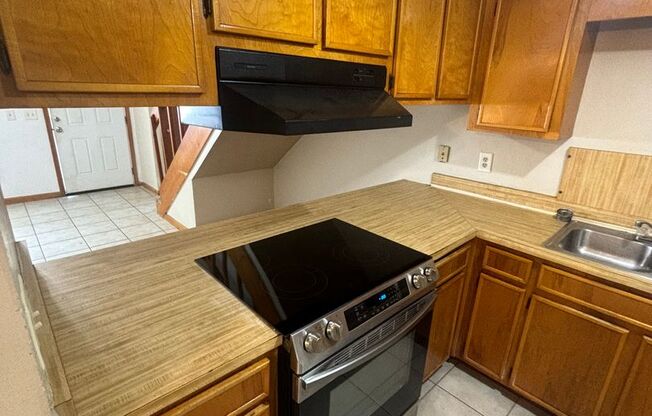 Check Out This Freshly Remodeled 3 BR 2 BA Townhome Located Minutes From Doak Campbell Stadium!