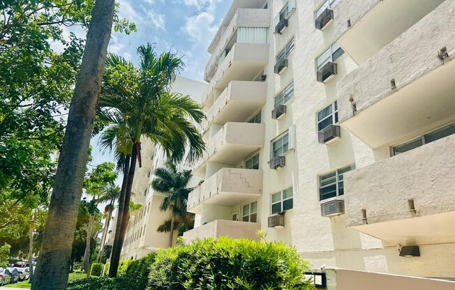 2 beds, 2 baths, $4,250, Unit 555-401