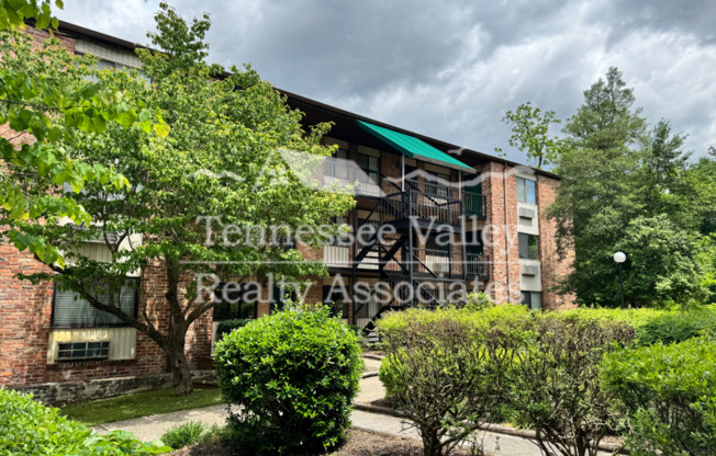 2 beds, 1 bath, $1,095