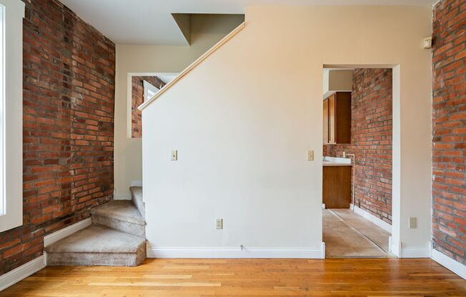 3 beds, 1.5 baths, $1,700, Unit 235 E. 3rd Ave