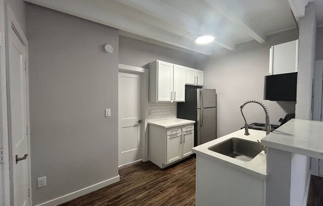Studio, 1 bath, 500 sqft, $1,095, Unit 230