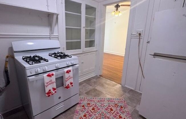 1 bed, 1 bath, 750 sqft, $1,325, Unit 218-7