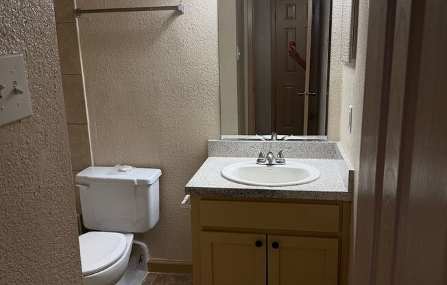 2 beds, 1 bath, 812 sqft, $1,085, Unit 1611