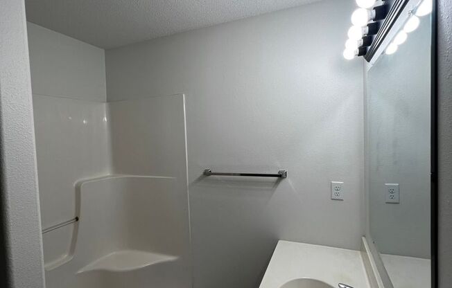 3 beds, 2.5 baths, 2,200 sqft, $1,895, Unit 4715 North