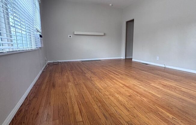 2 beds, 1 bath, $2,895