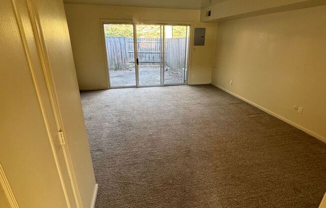 2 beds, 1 bath, 910 sqft, $1,820, Unit 10OH-04