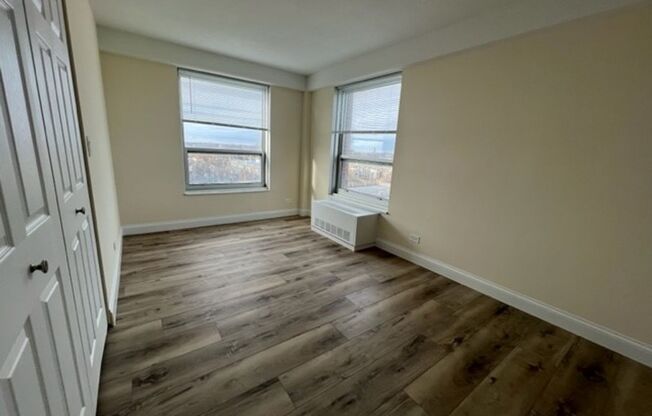 2 beds, 1 bath, 1,100 sqft, $1,995, Unit 0701