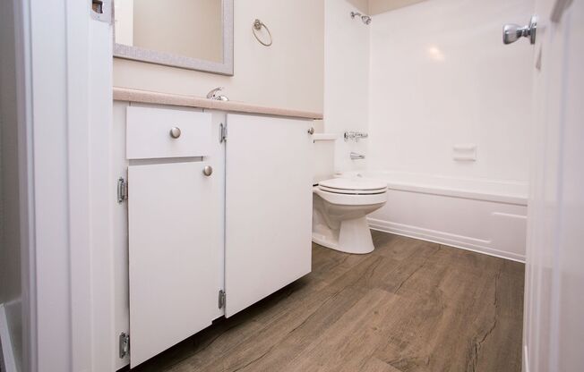 2 beds, 1 bath, 807 sqft, $1,695, Unit E6