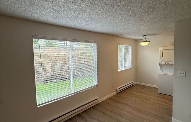 1 bed, 1 bath, 590 sqft, $1,395, Unit 924