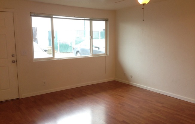 mcno01 457 W. 8th Ave