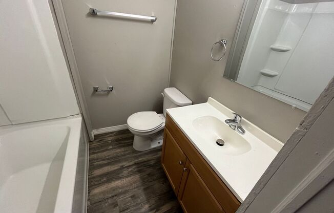 2 beds, 1 bath, $1,295