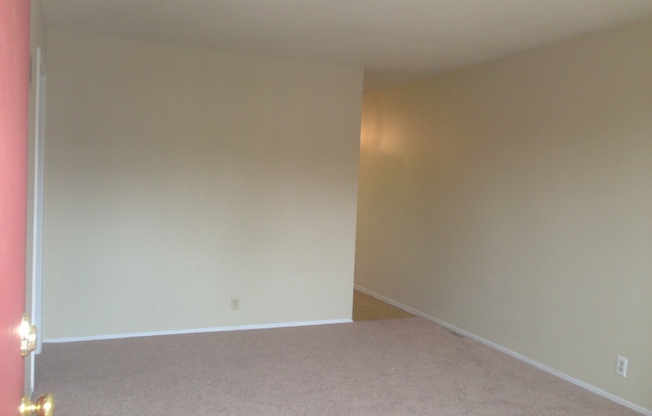 2 beds, 1 bath, $1,045