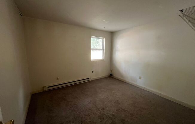 4 beds, 1 bath, $1,000