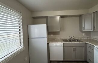 2 beds, 1 bath, $1,200, Unit 05