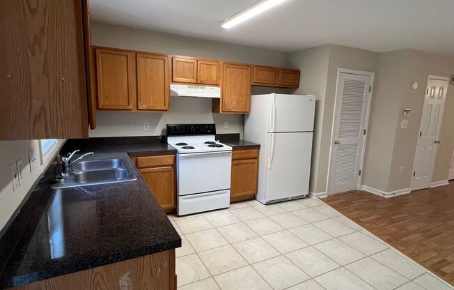 Spacious 2 Bed/2.5 Bath Townhome - Convenient Location - Neutral Interior - 2 Primary Bedrooms