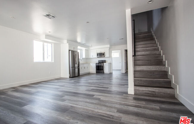 2208 HAUSER BLVD