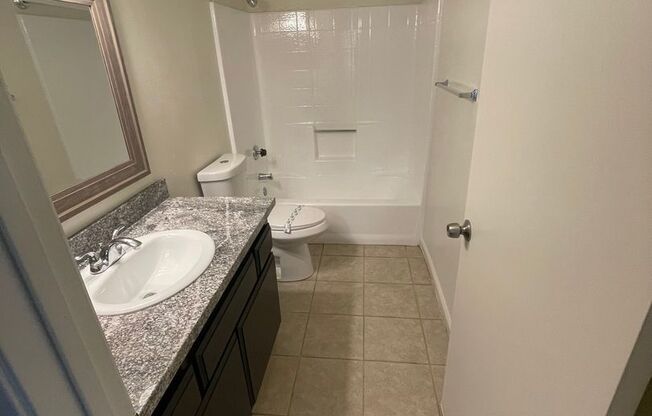 2 beds, 1 bath, 849 sqft, $1,525, Unit 035