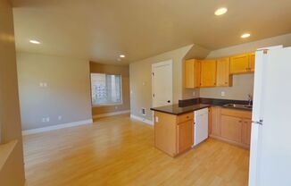 3 beds, 2 baths, $2,400, Unit 1