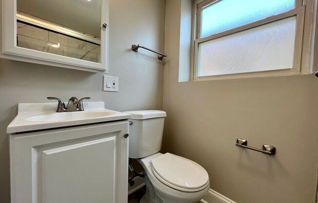 6015-23 N. Fairfield