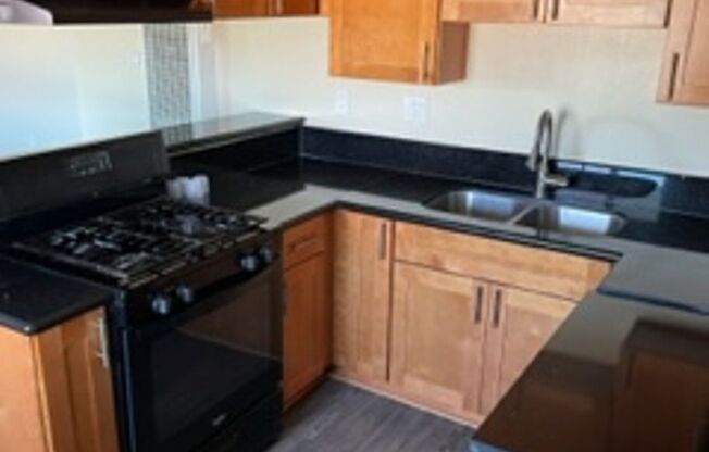 2 beds, 1 bath, 650 sqft, $1,995, Unit M