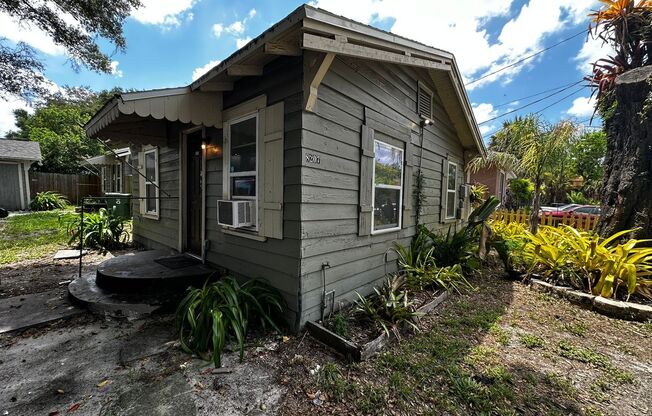 1/1 with Private Yard- Move In Ready