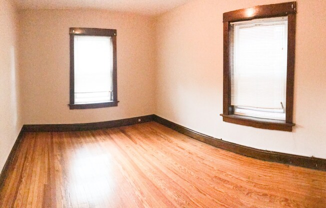 2 beds, 1 bath, $900, Unit Apt B (2/F)