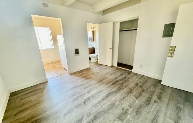 Studio, 1 bath, 300 sqft, $1,325, Unit #B