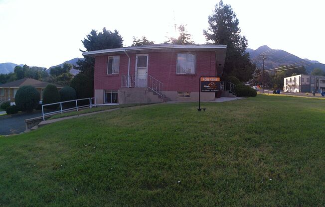 3 beds, 1 bath, 1,200 sqft, $1,400