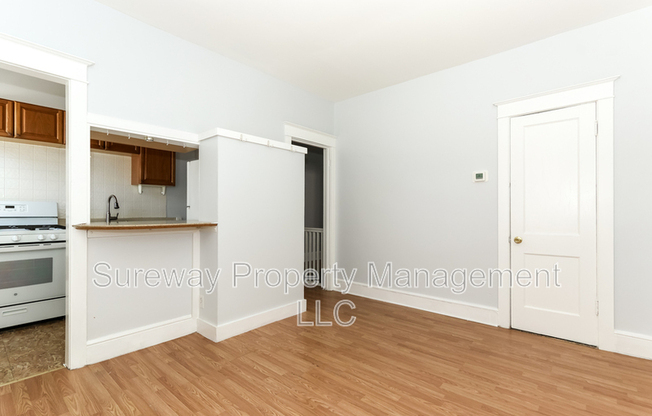 139 E PLUMSTEAD AVE