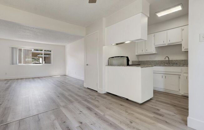 2 beds, 1 bath, 900 sqft, $1,625, Unit 12
