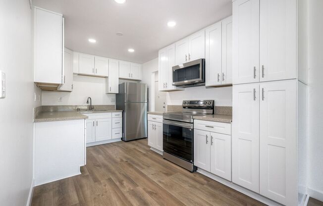 3 beds, 2.5 baths, 1,130 sqft, $3,195, Unit 44