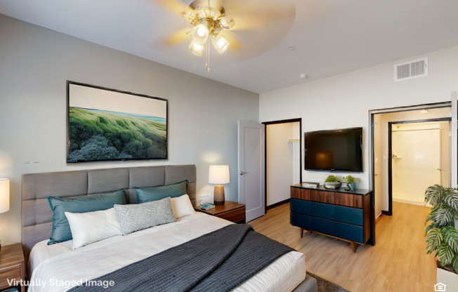 2 beds, 2 baths, 988 sqft, $1,280, Unit 3200-100