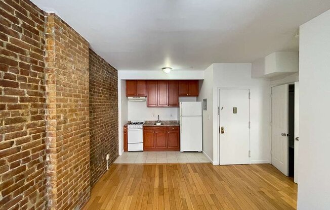 568 W 187 ST