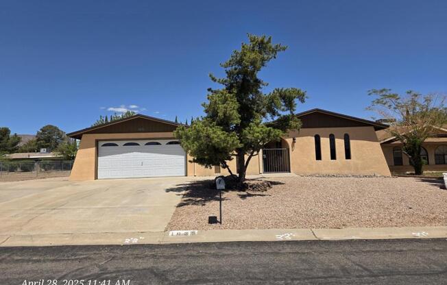 1035 HILLCREST DR