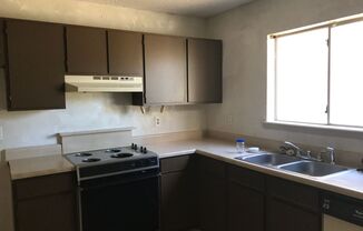 2 beds, 1.5 baths, $950, Unit 12