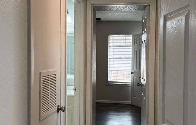 2 beds, 1 bath, 873 sqft, $1,140, Unit 03-0304