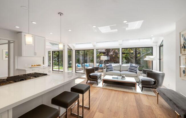4BR/2.5BA Stunning Spacious Tiburon Home! Pool! Pet Friendly!  PROGRESSIVE