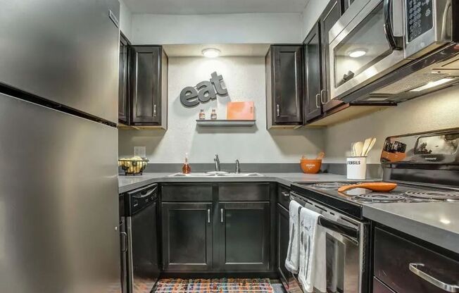 2 beds, 2 baths, 880 sqft, $999, Unit 2011B