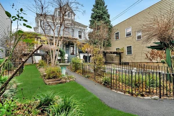 706 GRAND AVE